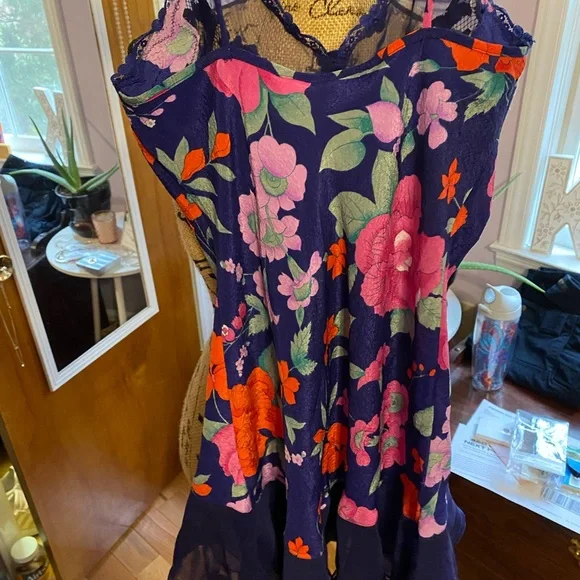 Vintage Victoria secret floral slip - Picture 9 of 9